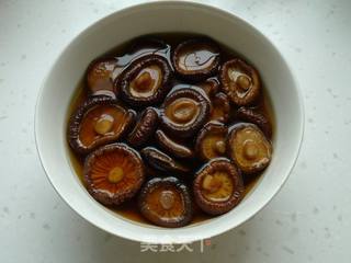 香菇炖鸡腿的做法步骤:4