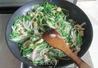 韭菜花洋葱鸡丝的做法步骤:7