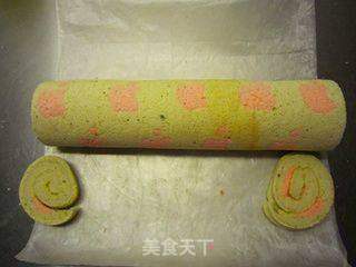 做个跟苹果6有关的--彩绘小苹果蛋糕卷的做法步骤:29