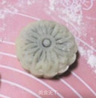 红豆沙冰皮月饼的做法步骤:11
