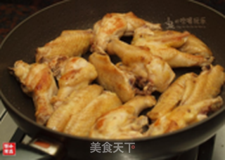 原汁原味的盐煎鸡翅的做法步骤:3