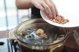 【小森妈妈菜谱】秋季靓汤-海带花生煲鲨鱼骨的做法步骤：6