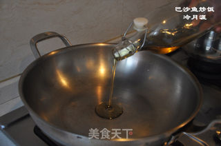 简单美味的巴沙鱼炒饭的做法步骤:11