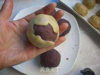 红豆莲蓉蛋黄月饼的做法步骤:11