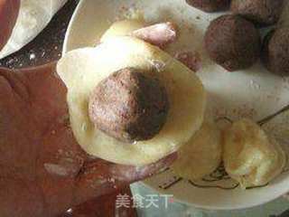 冰皮玫瑰红豆沙月饼的做法步骤:8