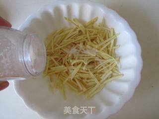 红薯丝饼的做法步骤:2