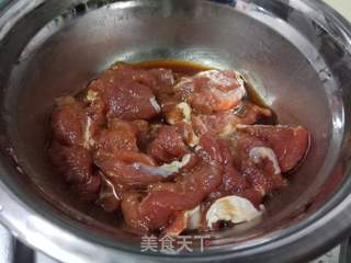 青椒肉片的做法步骤:2
