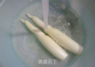 咸五花肉茭白炒毛豆的做法步骤:3