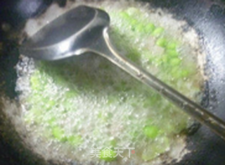 咸五花肉茭白炒毛豆的做法步骤:7