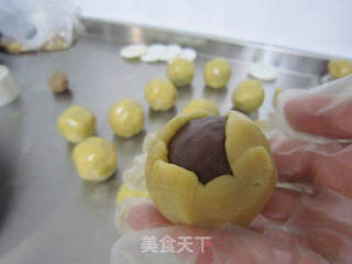 经典红豆沙月饼的做法步骤:9