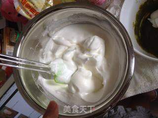 抹茶慕斯蛋糕的做法步骤:2