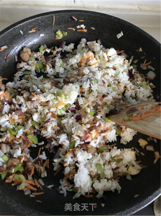 肉末蔬菜炒饭的做法步骤：4