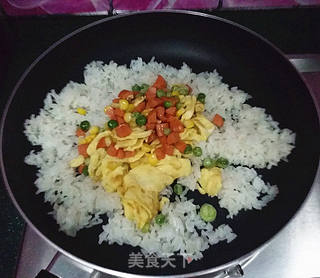 什锦炒饭的做法步骤:10