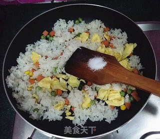 什锦炒饭的做法步骤:11