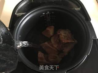 莲藕棒骨汤的做法步骤:3