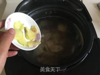 莲藕棒骨汤的做法步骤:6
