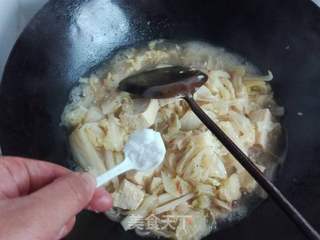 白菜炖粉条冻豆腐的做法步骤:11