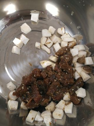 黑椒杏鲍菇牛肉粒的做法步骤:2
