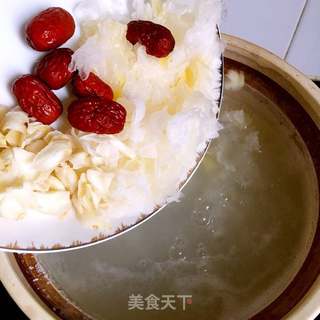 红枣银耳百合粥的做法步骤:4