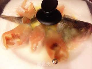 清蒸鲈鱼的做法步骤:7