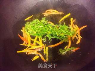 清蒸鲈鱼的做法步骤:14