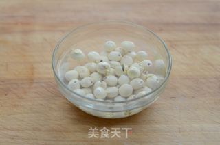 #秋季滋阴润肺#无花果银耳莲子羹的做法步骤:3