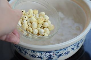 #秋季滋阴润肺#无花果银耳莲子羹的做法步骤:5