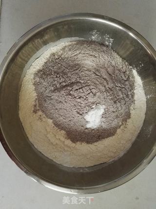 黑米面花卷的做法步骤:2
