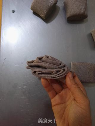 黑米面花卷的做法步骤:10