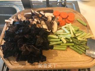 鸡肉芦笋水饺的做法步骤:2