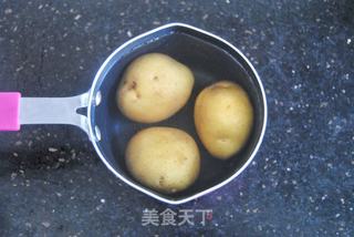 葡萄干鲜果土豆泥的做法步骤：2