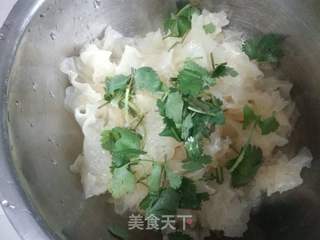 秋季滋阴润肺:凉拌银耳的做法步骤:3