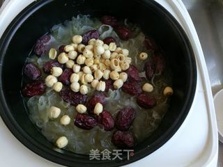 银耳百合莲子羹的做法步骤:6