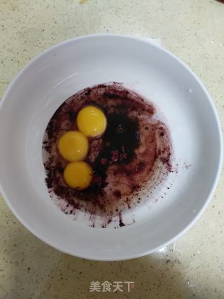 血腥丝绒蛋糕的做法步骤:2