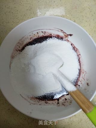 血腥丝绒蛋糕的做法步骤:3
