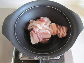 土豆香菇烧肉的做法步骤:2