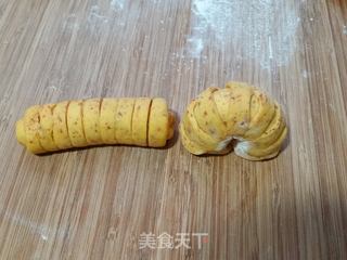 桂花南瓜花卷的做法步骤：10