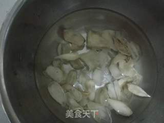 秋季滋阴润肺:银耳百合莲子羹的做法步骤:3