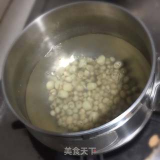 养肺润肺抗霾梨汤的做法步骤:2