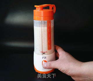 香蕉奶昔的做法步骤:5