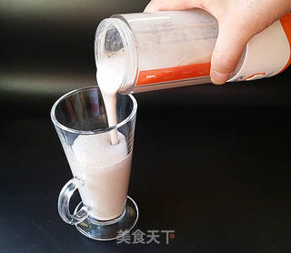 香蕉奶昔的做法步骤:7