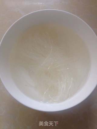凉拌粉丝豆皮平菇的做法步骤:2