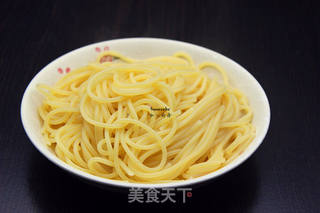 茄汁金针菇炒意面的做法步骤:4