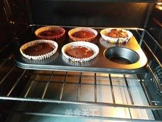 万圣节 海盗杯子巧克力蛋糕的做法步骤:5