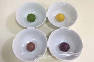 四色螺旋蛋黄酥的做法步骤:8