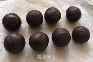 四色螺旋蛋黄酥的做法步骤:3