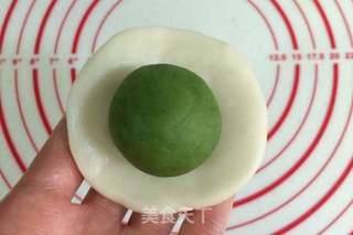 四色螺旋蛋黄酥的做法步骤:10