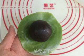 四色螺旋蛋黄酥的做法步骤:22