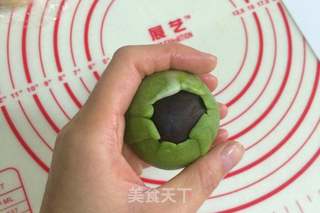 四色螺旋蛋黄酥的做法步骤:23