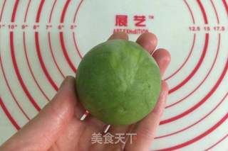 四色螺旋蛋黄酥的做法步骤:24